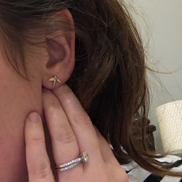 Tiny bird earrings - Picture 3 of 3